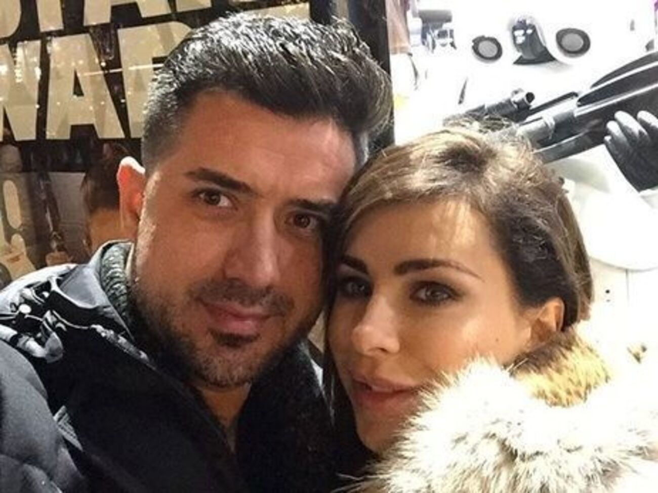 Мурат (слева) примерил кепку Супермена