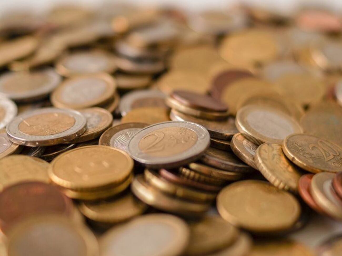 Рева заявил, что Кабмин может повысить минимальную зарплату до 2,1 тыс.