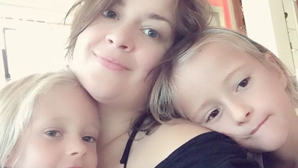 Навроцкая считает, что Тимощук травмирует психику детей, заставляя их забыть прошлое