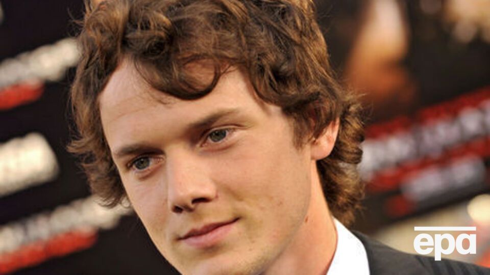 Ельчина зажало собственным автомобилем