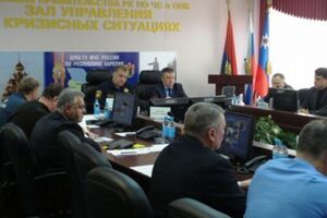 По словам Пучкова, сейчас в поисковой операции в районе озера участвуют более 170 человек