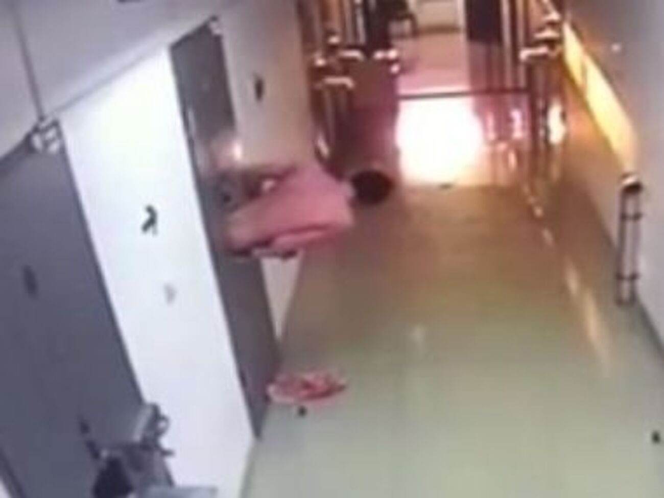 Мужчине удалось бежать весьма необычным способом