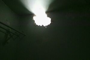 Снаряд боевиков попал в многоэтажный дом, сообщили правоохранители