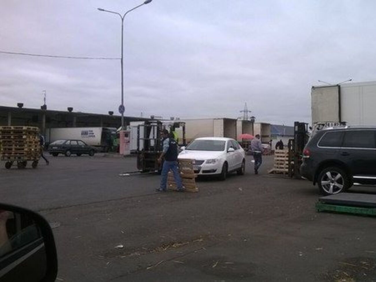 На Софийской овощебазе произошла массовая драка со стрельбой