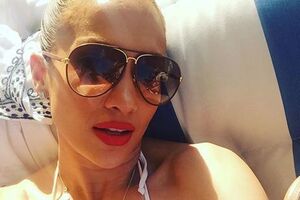 Лопес показала снимок из семейного архива