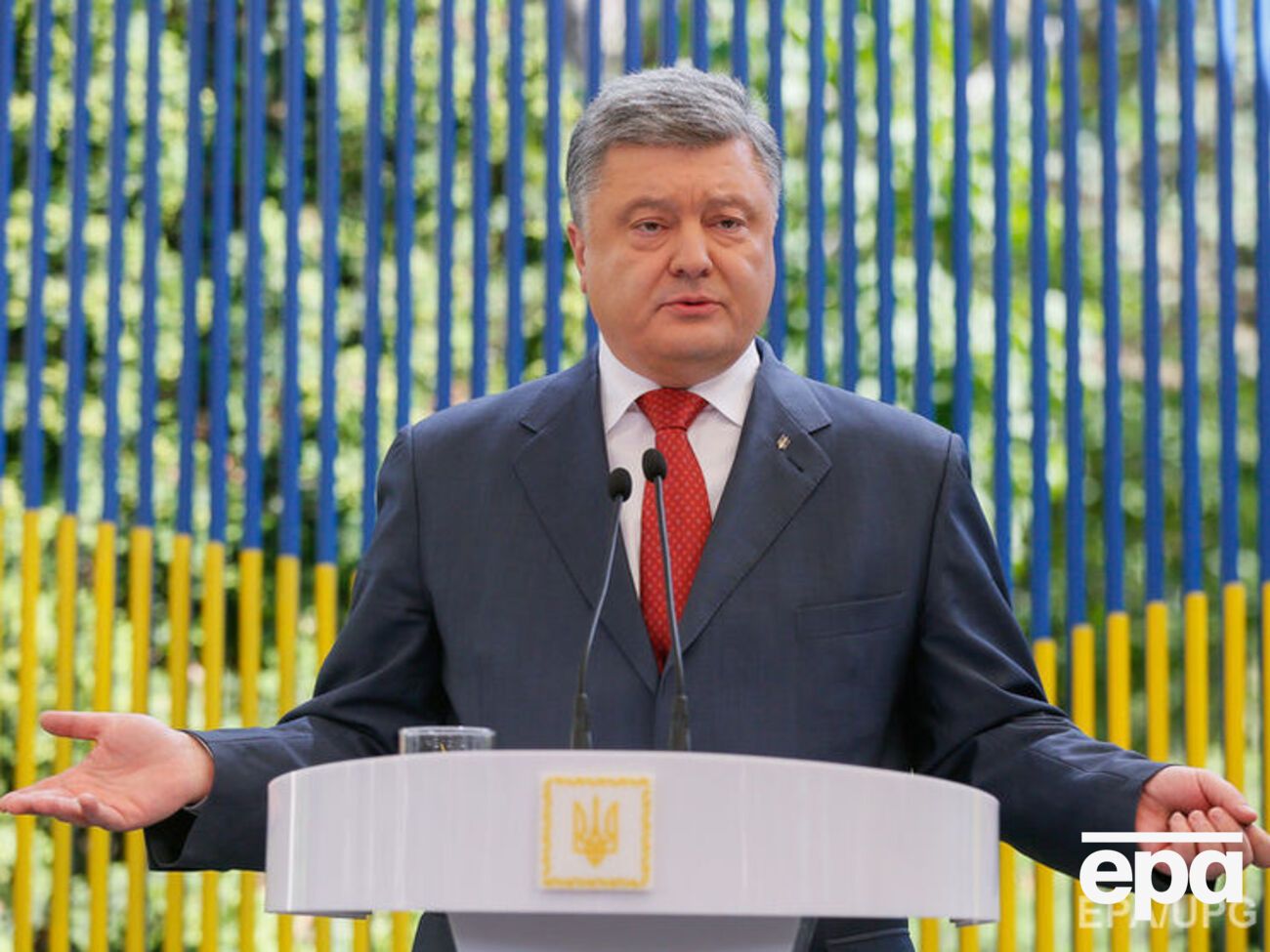 Порошенко отметил, что&nbsp;Россия продолжает поставлять боевикам на Донбассе оружие