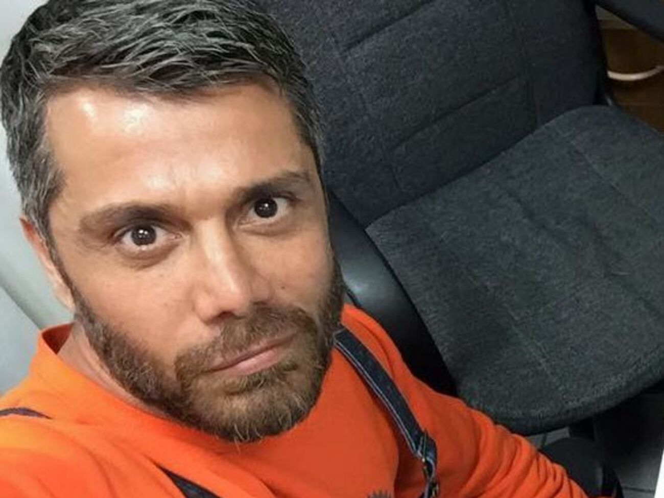 Ахмадов показал старую фотографию из семейного альбома