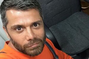 Ахмадов показал старую фотографию из семейного альбома