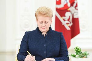 Президент Литвы Даля Грибаускайте подписала закон о восстановлении всеобщей воинской обязанности