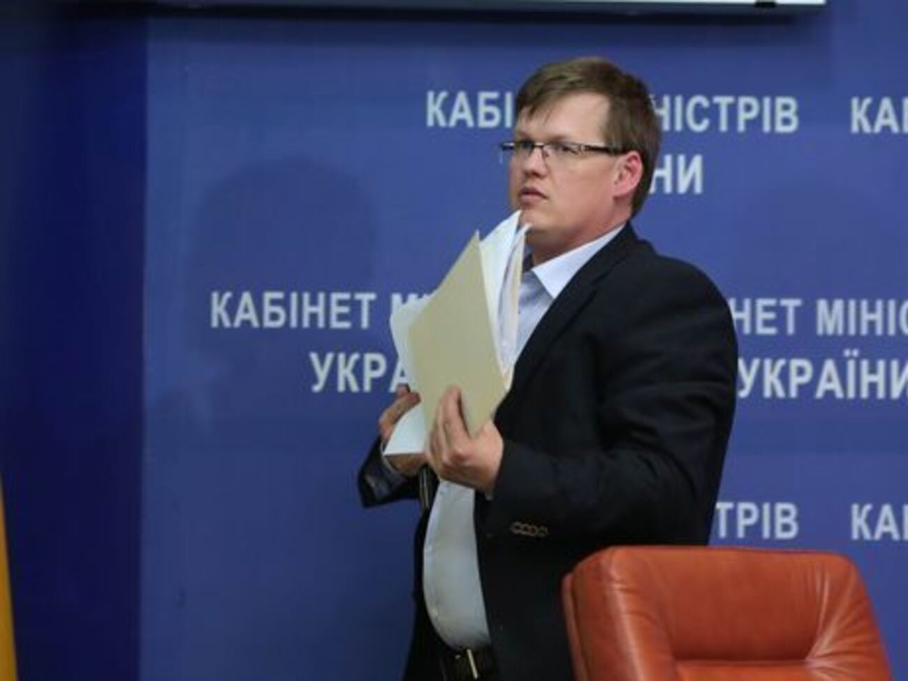 Нардепы обвиняют Розенко в том, что он "начал политику дискриминации" в отношении переселенцев, а также "фактически признал "ЛНР" и "ДНР" государствами"