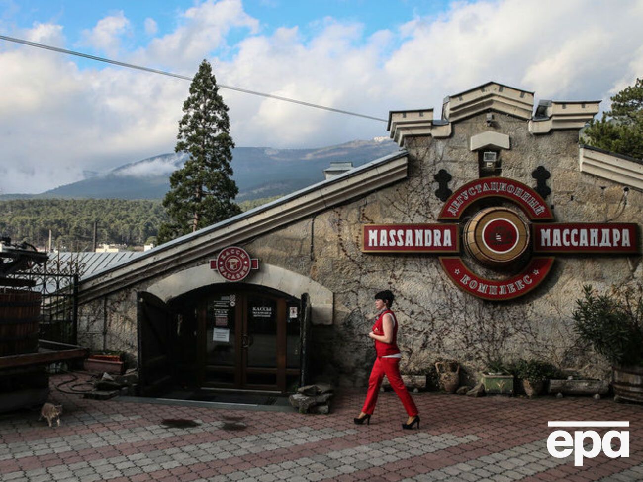 "Массандра" хочет поставлять вино боевикам