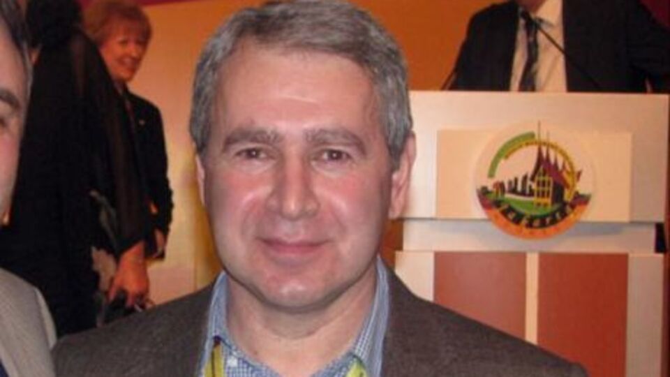 По словам Ицлаева, его подзащитному трудно далось решение просить помилования