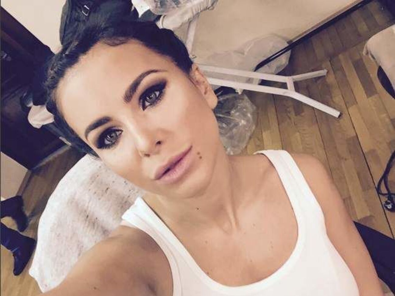 Ани Лорак показала семью в российском журнале