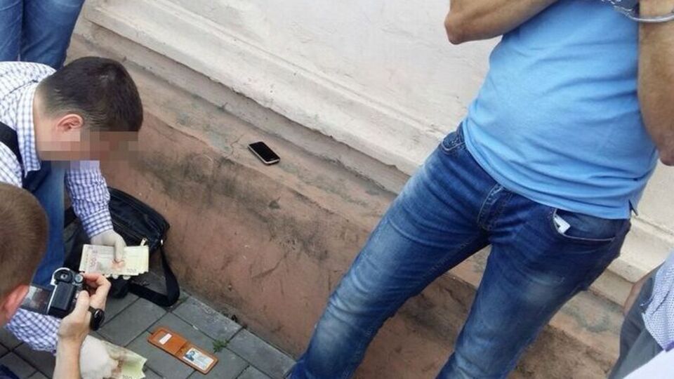 Полицейского задержали во время получения "дани"