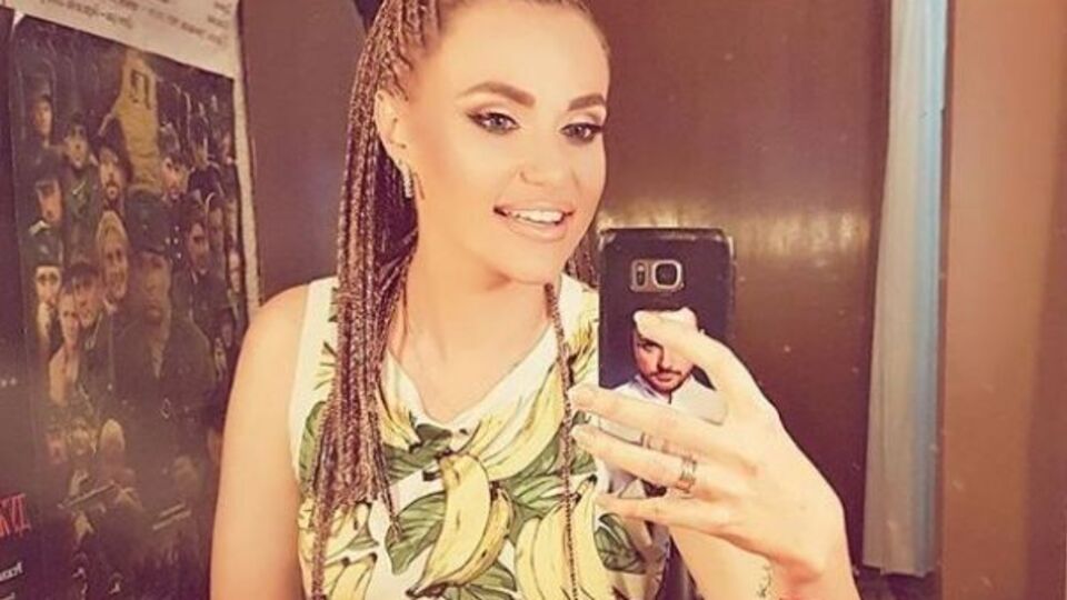 Слава: До беременности я садилась на шпагат, после тоже сажусь, но во сне