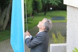 Джемилев поднял флаг своего народа в Страсбурге