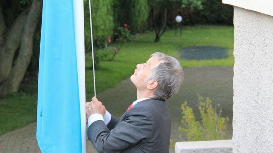 Джемилев поднял флаг своего народа в Страсбурге