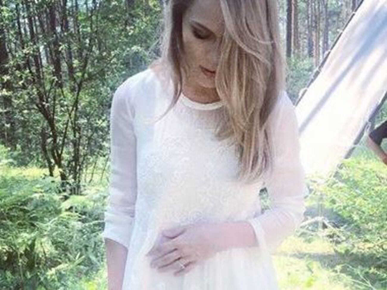 Фреймут опубликовала фото в белом платье