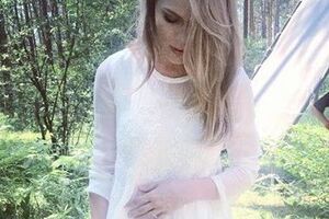 Фреймут опубликовала фото в белом платье