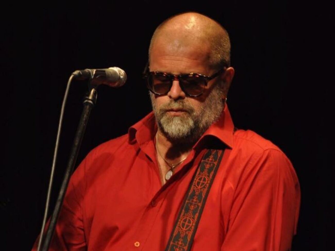 Гребенщиков со сцены прокомментировал появление новой надписи на стене Цоя в Москве