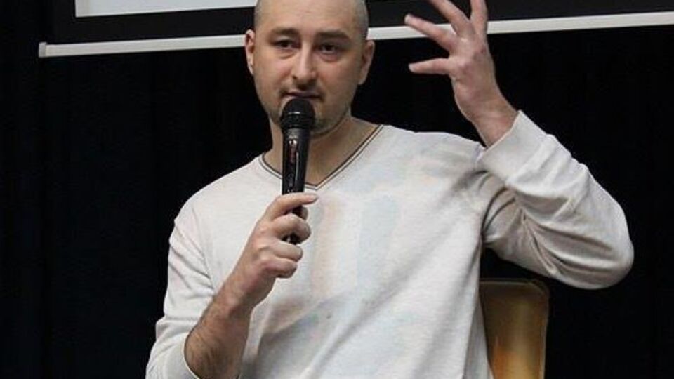 Бабченко: Не надо сейчас говорить по телевизору, как дедушка пятилетним ребенком бежал из горящего Киева от бомбардировок