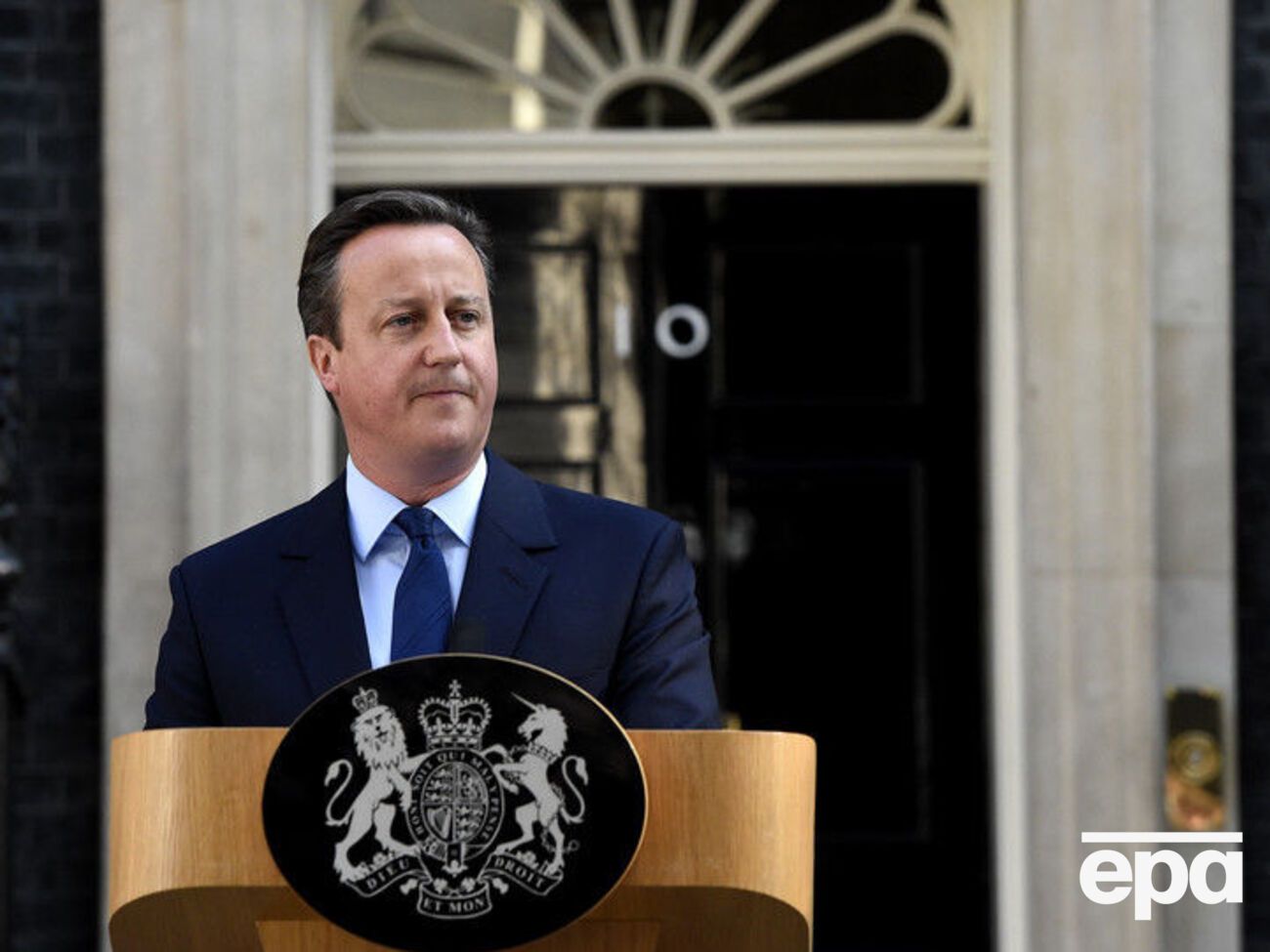 Кэмерон заявил, что уходит в отставку