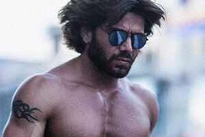 Ахмадов показал свое тело