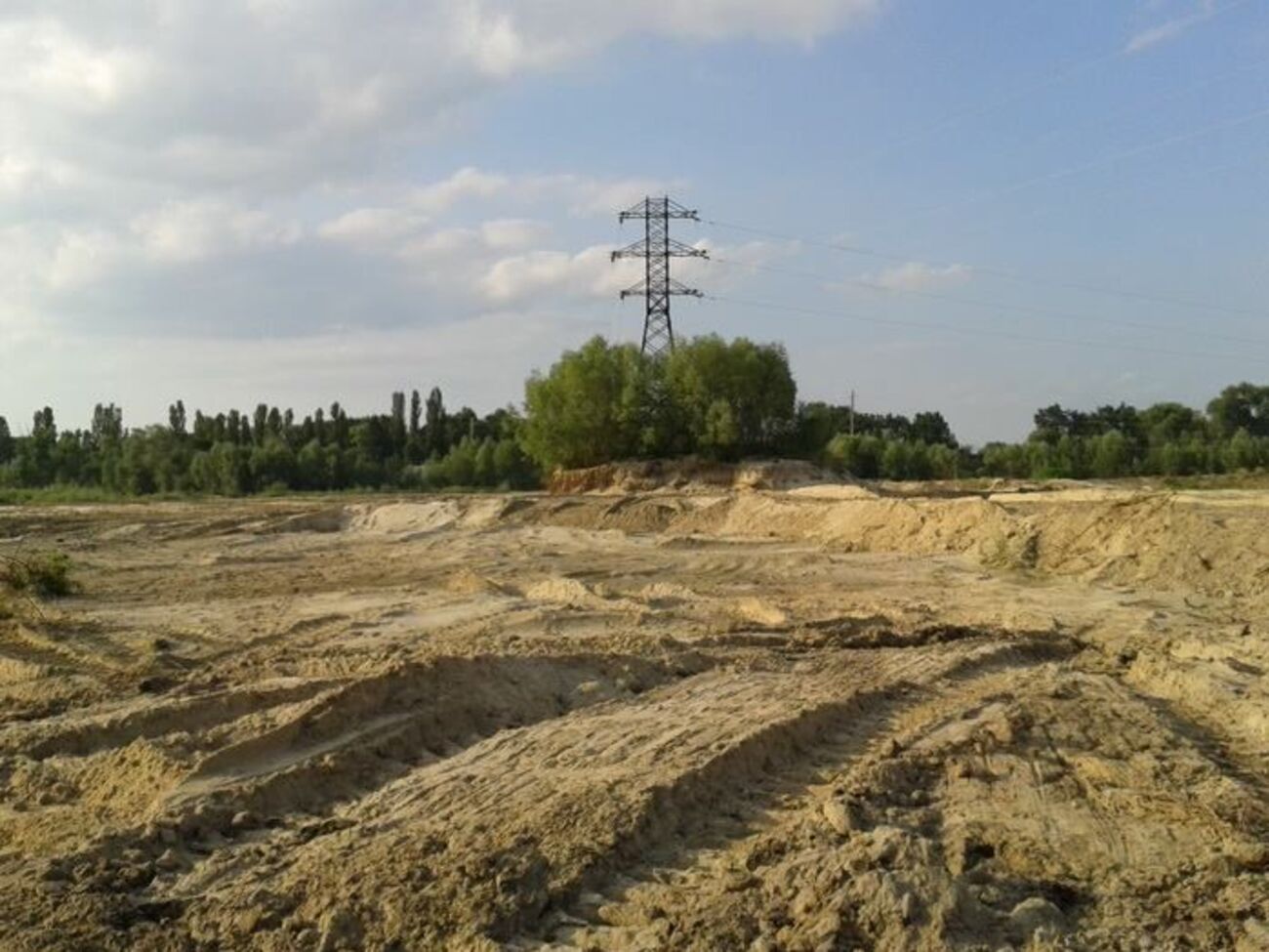 Добывая речной песок в Голосеевском районе Киева, преступники нанесли ущерб государству на 31 млн грн