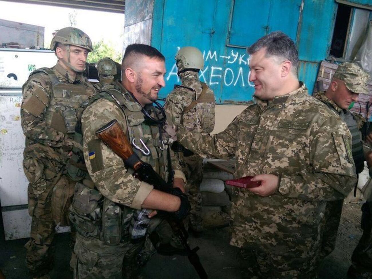 Порошенко посетил передовые позиции ВСУ у Донецка