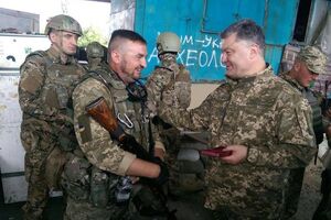 Порошенко посетил передовые позиции ВСУ у Донецка