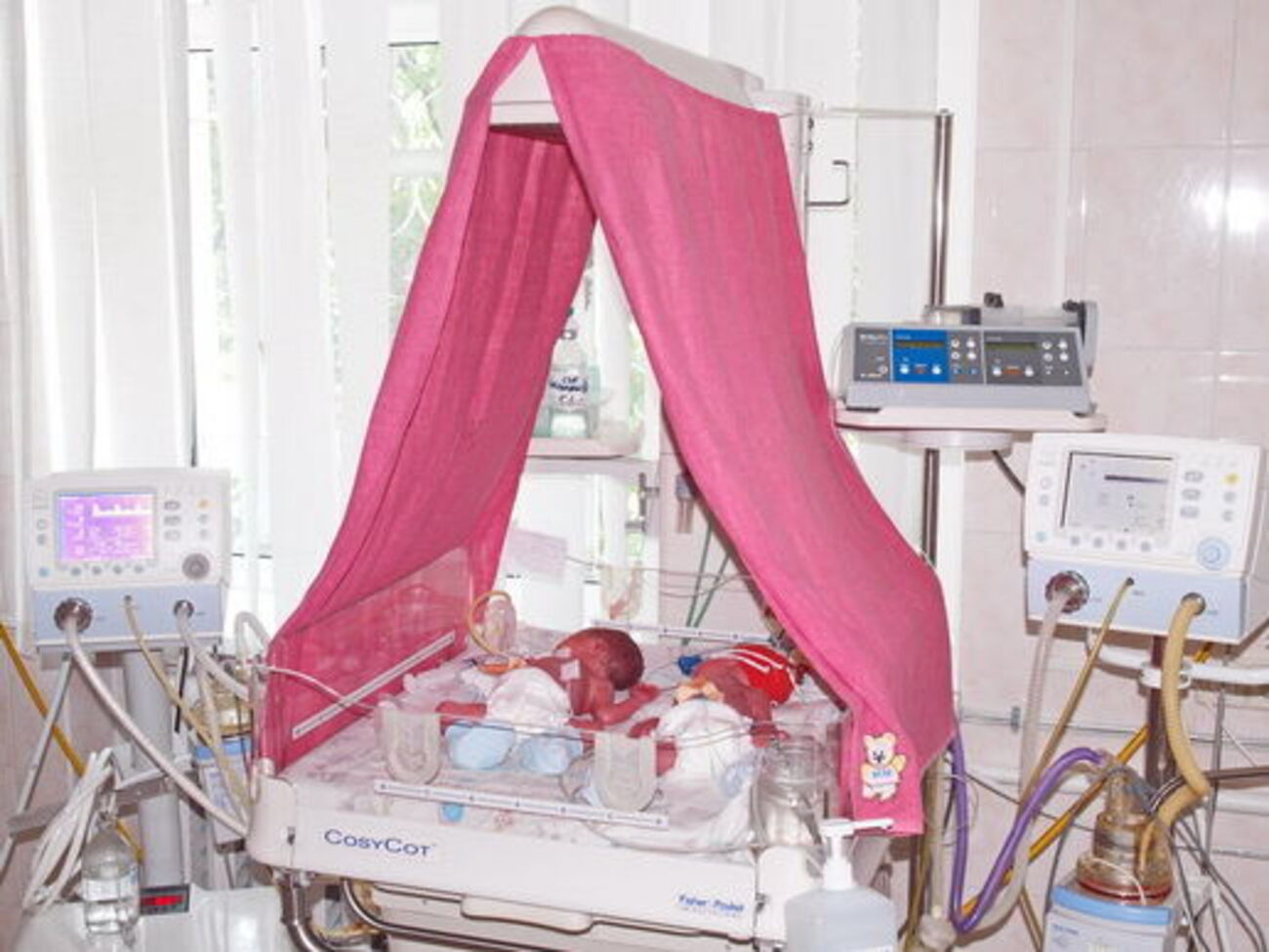 Малыши обеспечены необходимым уходом и медикаментами, заявили в мэрии