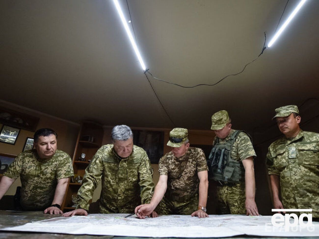 Порошенко посетил позиции сил АТО на передовой