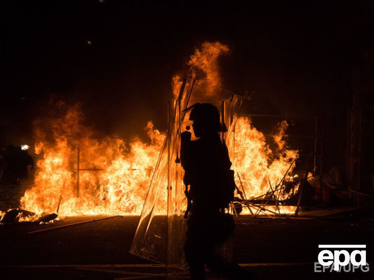 Пять человек погибли при пожаре на складе мебели в Китае