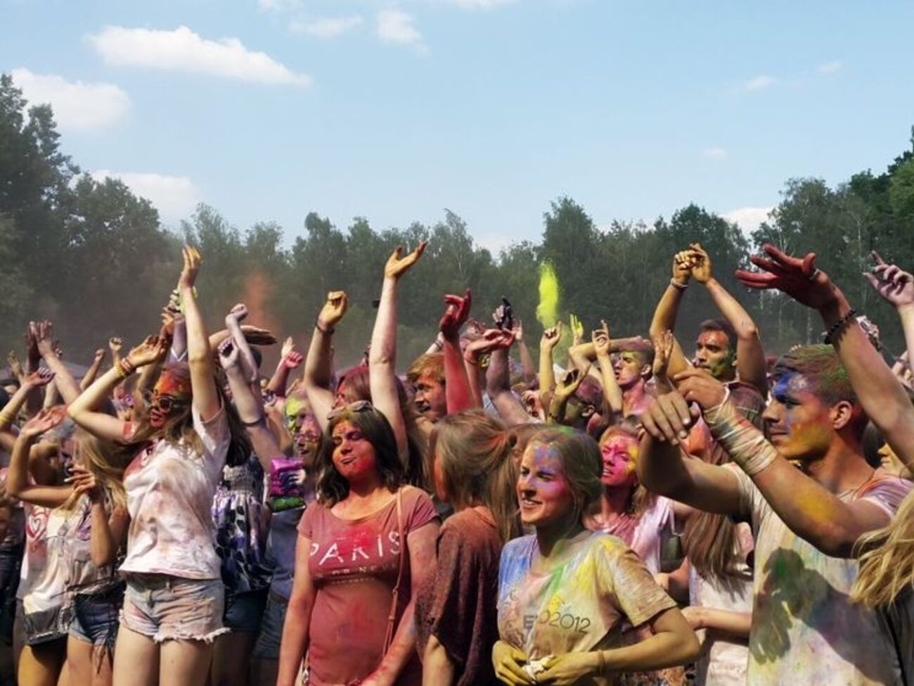 Фестиваль красок Холи прошел в Киеве