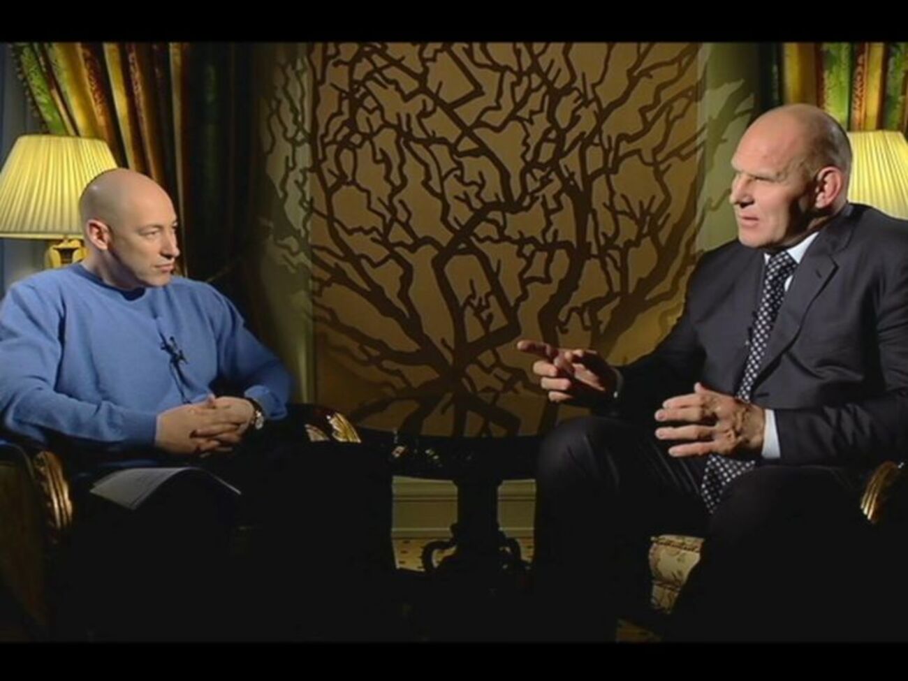 Александр Карелин: Меня не борьба так изуродовала – я родился весом 5,5 кг. Рост отца – 1,67 м, мамы – 1,66. Сработали их необузданное чувство и сибирская данность