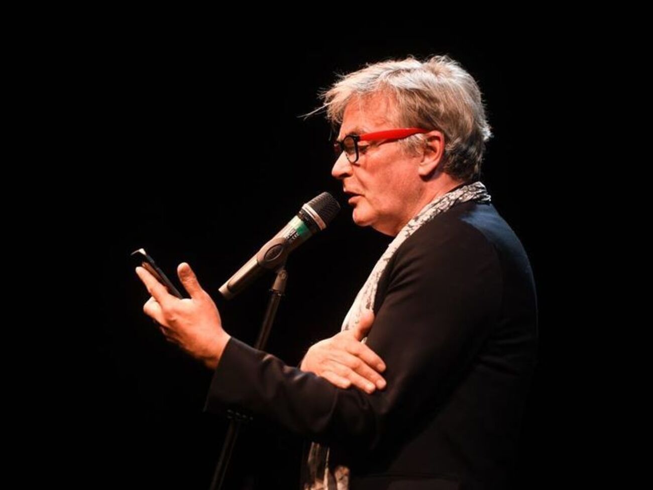 Орлуша: Чтоб после, у врат, его Петр спрашивал: "В рай захотел пролезть, лебезя?"