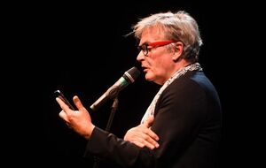 Орлуша: Чтоб после, у врат, его Петр спрашивал: "В рай захотел пролезть, лебезя?"