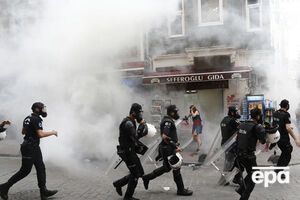 Полицейские распылили слезоточивый газ в центре Стамбула