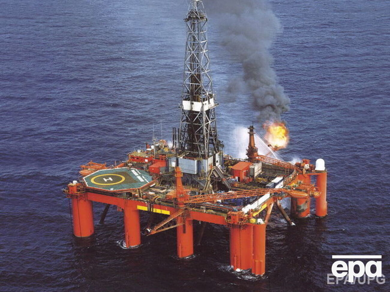 Цена на нефть держится ниже $49