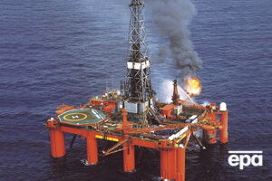 Цена на нефть держится ниже $49