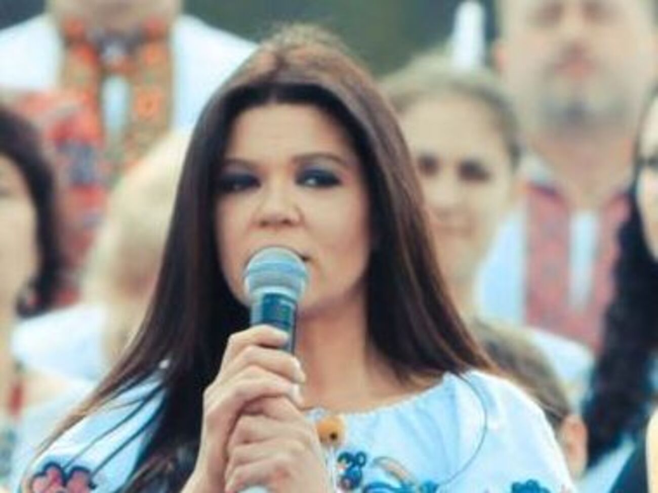 Руслна поделилась видео процедуры обтирания снегом