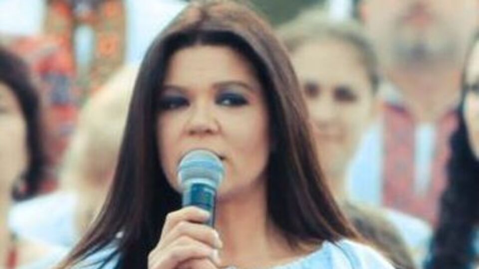 Руслна поделилась видео процедуры обтирания снегом