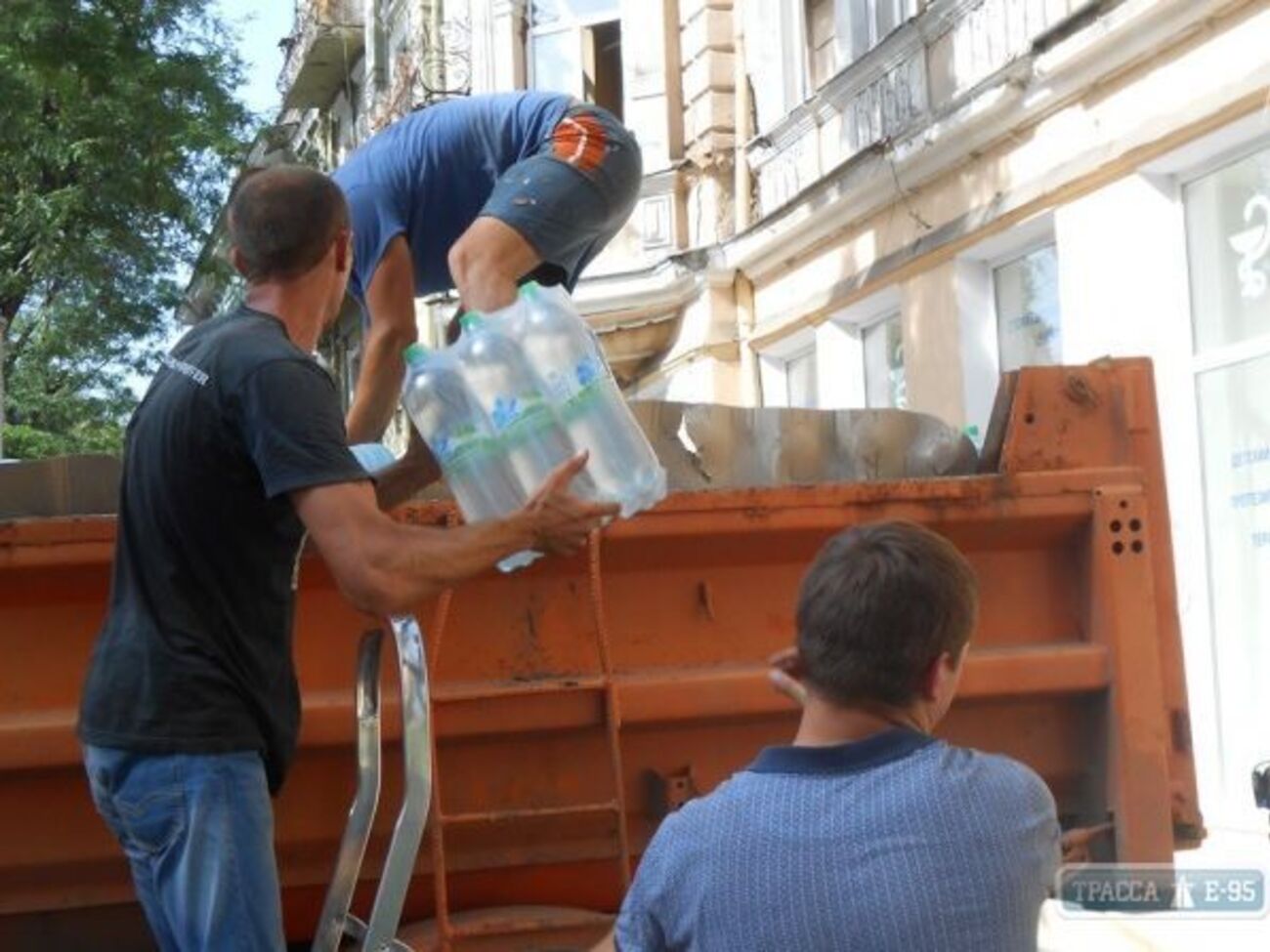 В город прибыло 40 тонн питьевой воды