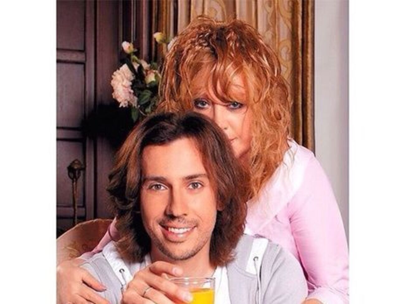 Галкин показал дочь Лизу в венке из цветов и трав