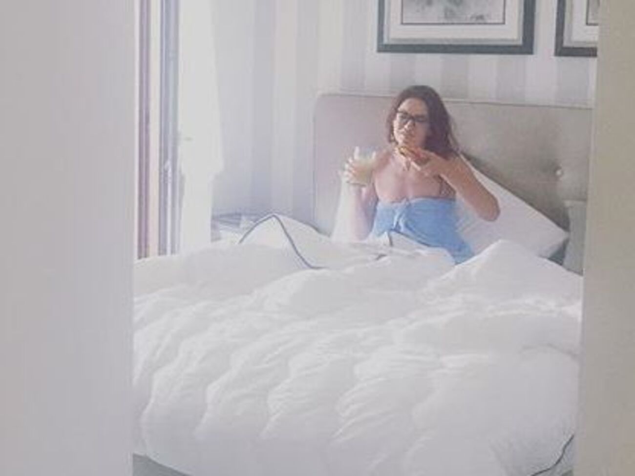 Бледанс:&nbsp;Сегодня встречаю гостей в купальнике. Вечеринка с друзьями шоу "Последний герой". А как мы там ходили?! Только так!