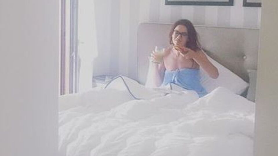 Бледанс: Сегодня встречаю гостей в купальнике. Вечеринка с друзьями шоу "Последний герой". А как мы там ходили?! Только так!