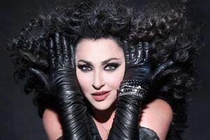 Лолита показала семейство ласточек, обосновавшееся у нее дома