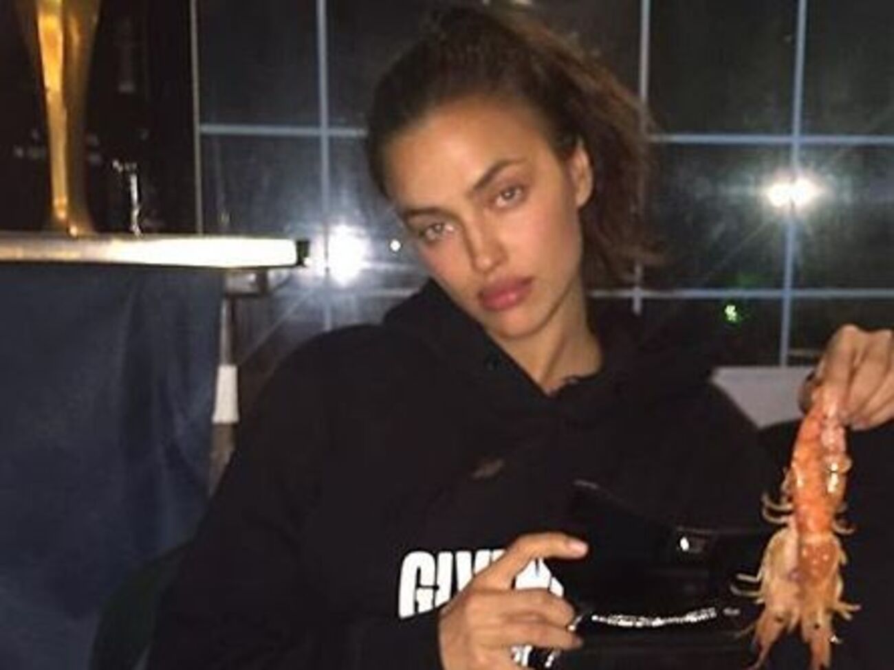 Шейк поделилась снимком в стиле ню