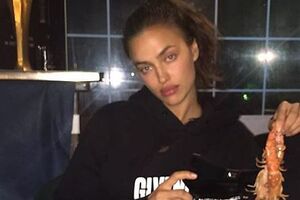 Шейк поделилась снимком в стиле ню