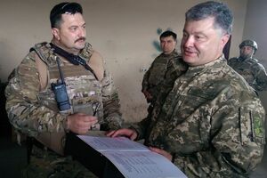 Президент Украины Петр Порошенко на позициях ВСУ недалеко от донецкого аэропорта